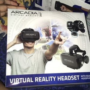 2 Arcadia virtual reality headsets with headphone